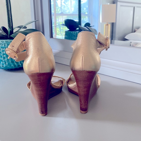 Michael Kors wedge sandals. - Picture 4 of 9